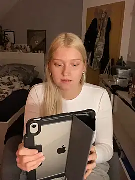 EmmiPemmi live sex cam