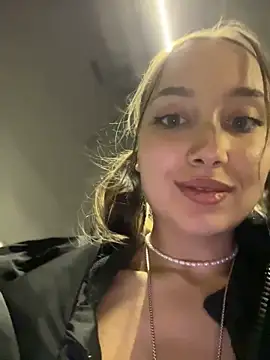 ICrazyOneIRL live sex cam