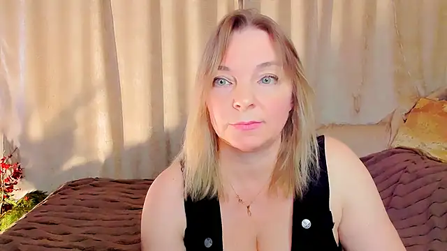 Regina__blue's cam snapshot