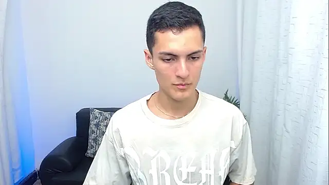 Matiius18 live sex cam