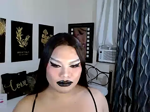 TSbrianaHugeCock's cam snapshot