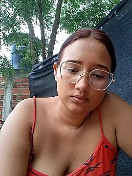 young_dairy01's cam snapshot