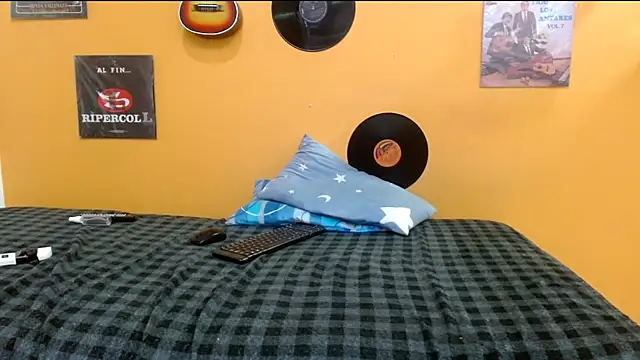 skinnyverus18's cam snapshot