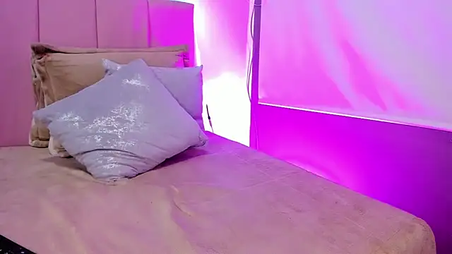 melani_xc's cam snapshot