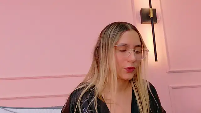 MaddieTease's cam snapshot