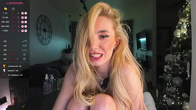 Juicy_Bella live sex cam