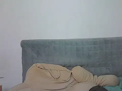 AlphaLatinoBear live sex cam