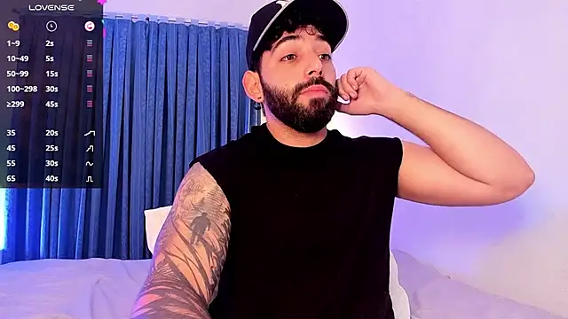 leo_thewolf_ live sex cam