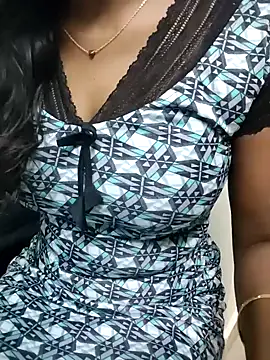 Tamilmallu-duskygirl03's cam snapshot