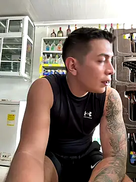 OliverWest04 live sex cam