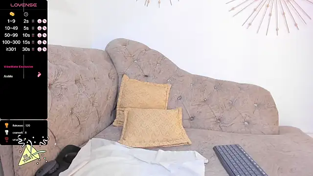 Miah_BigBoobs's cam snapshot