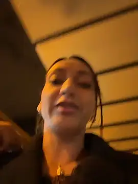 Ninabigtitied's cam snapshot