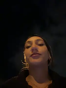 Ninabigtitied's cam snapshot