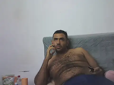 AlphaLatinoBear live sex cam