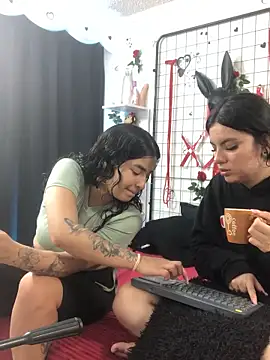 1lovelygirls live sex cam