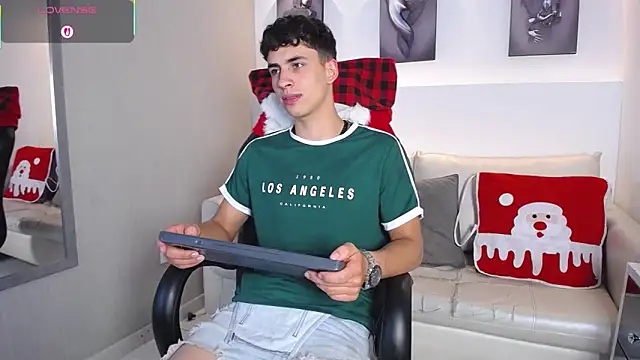 AdrianRinaldi live sex cam