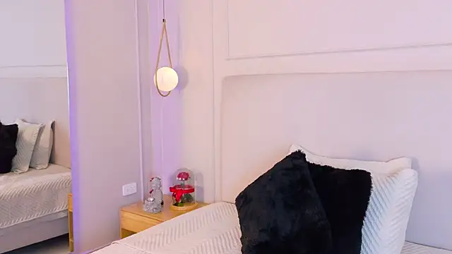 OlayaCooper live sex cam