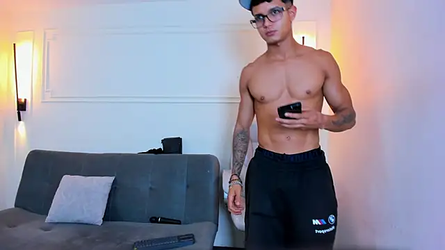 Paradise_boy_s live sex cam