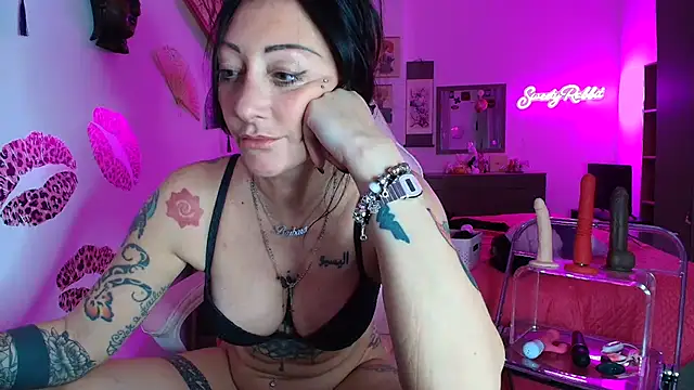 SWEETYRABBIT_FUCKTOTUM's cam snapshot