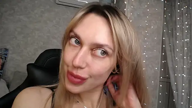 NickyAdamidi's cam snapshot