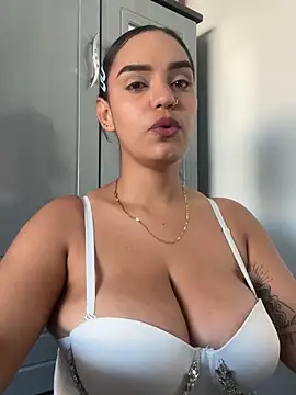 Sara-77 live sex cam