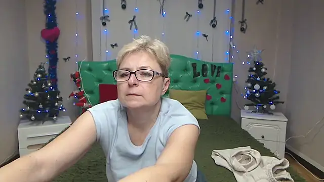 EmiliaGree live sex cam