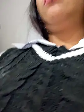 -Mia1's cam snapshot