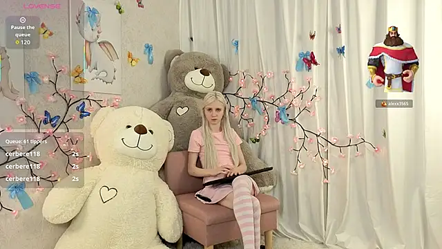 ViollaBloom's cam snapshot