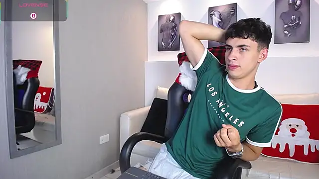 AdrianRinaldi live sex cam