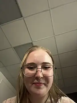 AprilHughes live sex cam