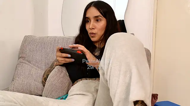PetiteAlejaTs live sex cam