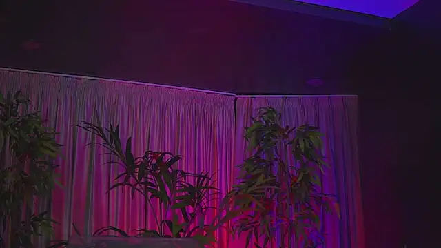 GinaValentinna's cam snapshot