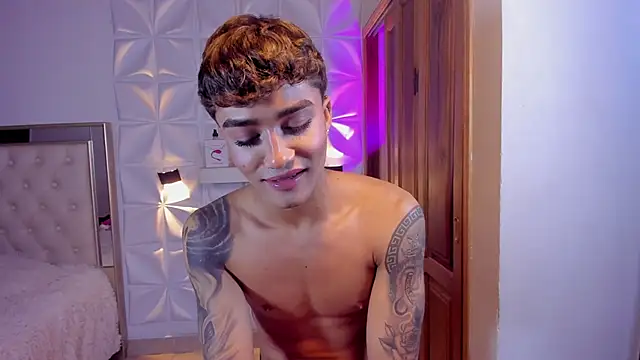 Wyatt_Rose live sex cam