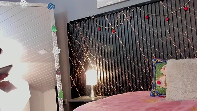 clara_heat's cam snapshot