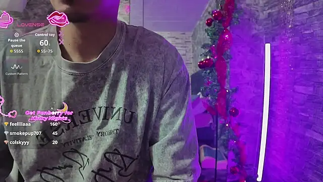 Rich_Couple_69's cam snapshot