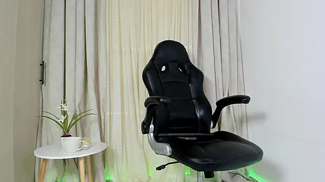 Biscuit_oliva's cam snapshot