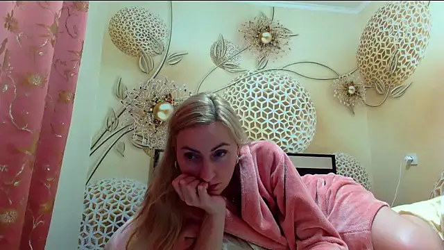 Yourrealgirl's cam snapshot