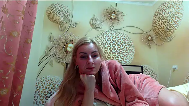 Yourrealgirl's cam snapshot