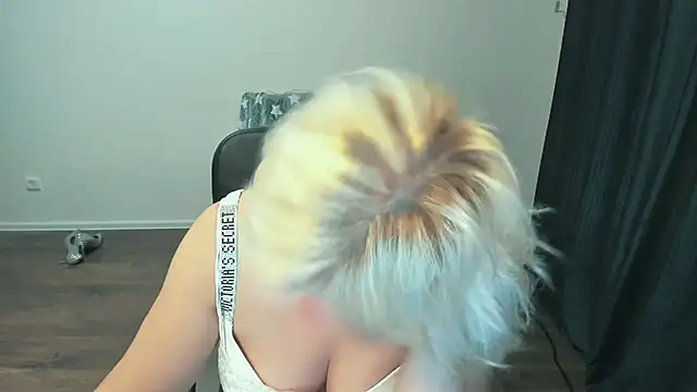 Angelaroberti3's cam snapshot