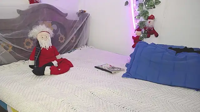 DominaLeona's cam snapshot