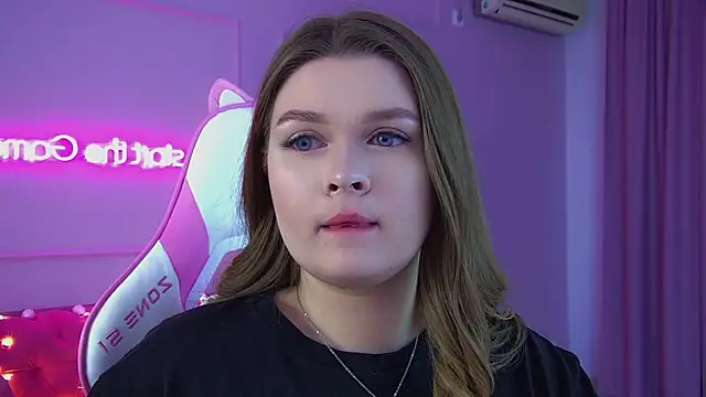 CrystalLyons's cam snapshot