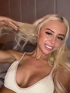 MaisieMae's cam snapshot