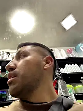 JuanZapata33 live sex cam