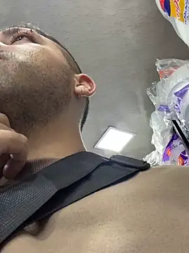 JuanZapata33 live sex cam