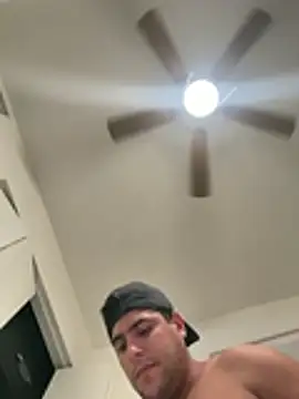 elwhite1996 live sex cam