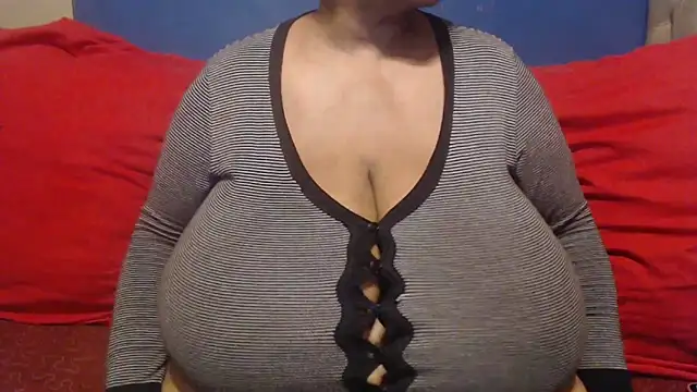 CUTEFIRMMELONSS's cam snapshot