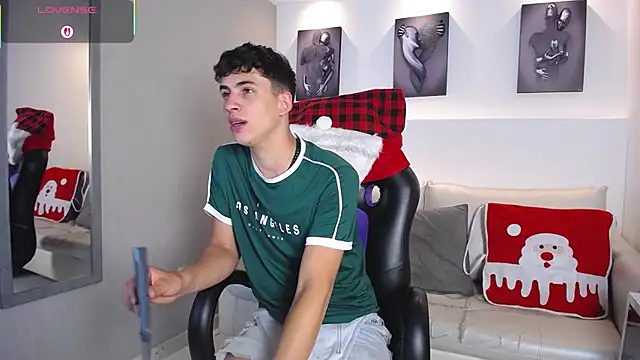 AdrianRinaldi live sex cam