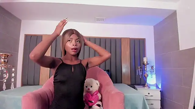 LatinDreamCol's cam snapshot