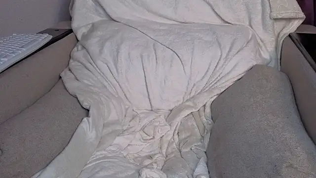 BevHanni's cam snapshot