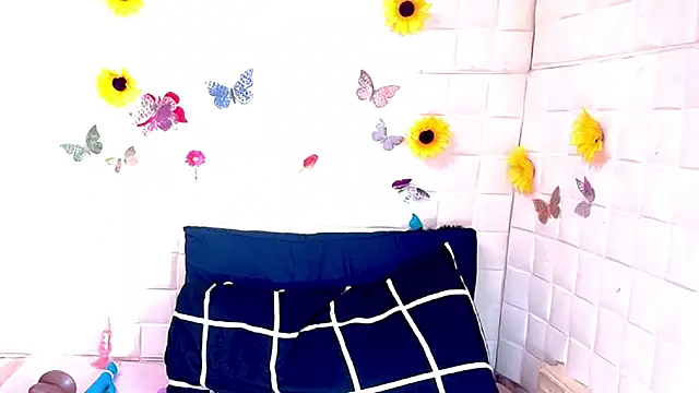 EbonyOlive69's cam snapshot